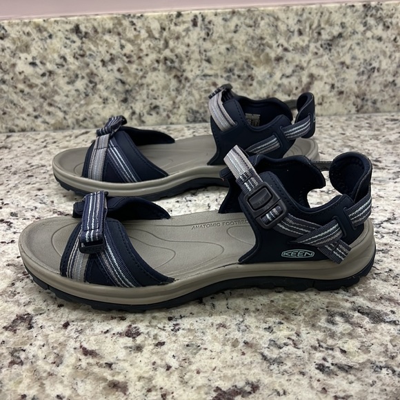 EUC Keen Terradora 2 Women’s 11 Waterproof Strappy Open Toe Hiking Sandal - Picture 2 of 9